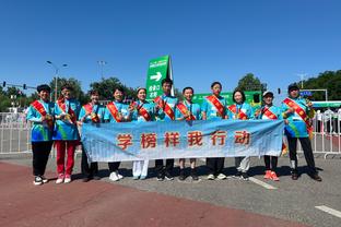 温暖！亚运会赛后球迷大声鼓励加油，中国台北男足领队感动落泪
